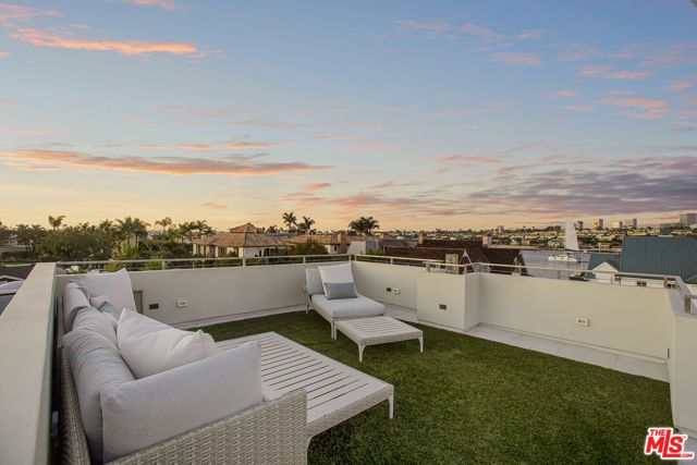 2105 E Balboa Boulevard, Newport Beach, CA 92661