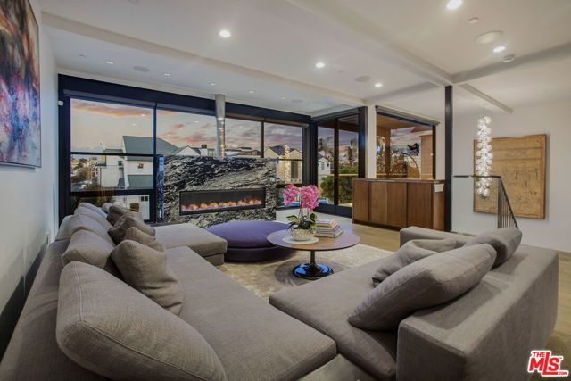 2105 E Balboa Boulevard, Newport Beach, CA 92661