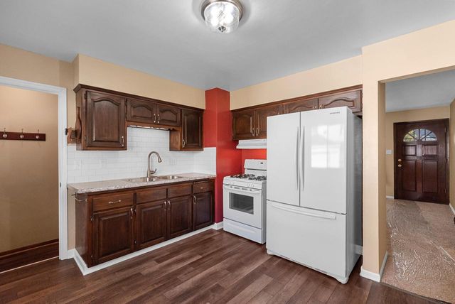 8042 W Herbert AVENUE, Milwaukee, WI 53218