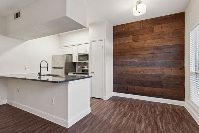 5750 Phoenix Drive 51, Dallas, TX 75231