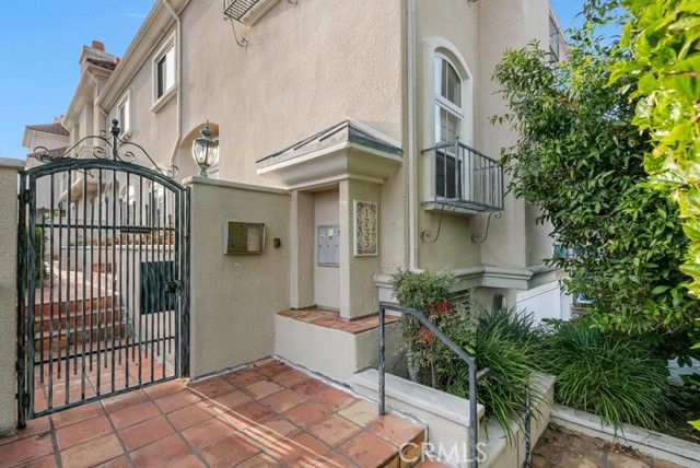 1733 Armacost, Los Angeles, CA 90025