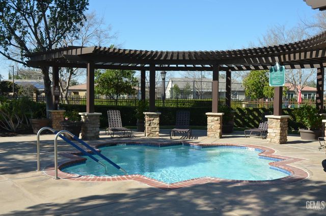 9917 Stockholm Place, Bakersfield, CA 93306