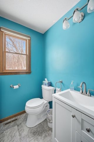 66 Penrose Dr, West Springfield, MA 01089