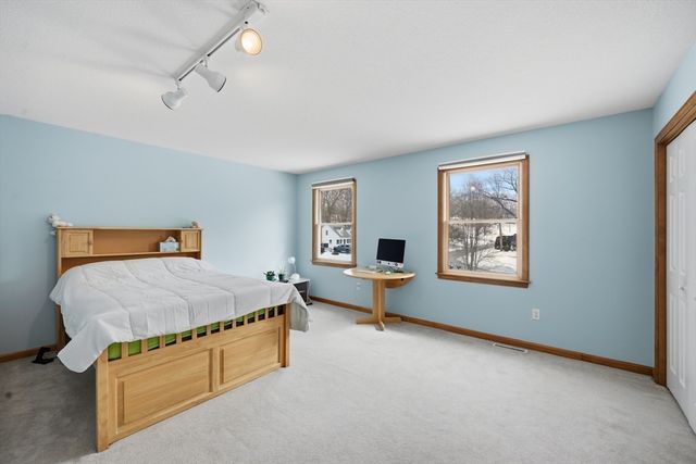 66 Penrose Dr, West Springfield, MA 01089