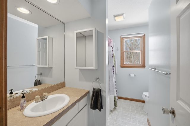 66 Penrose Dr, West Springfield, MA 01089