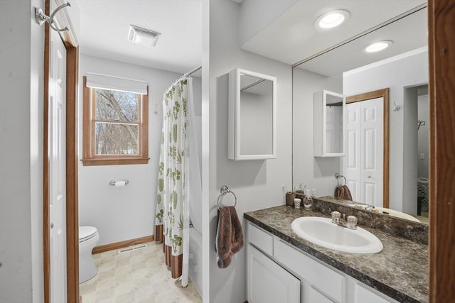 66 Penrose Dr, West Springfield, MA 01089