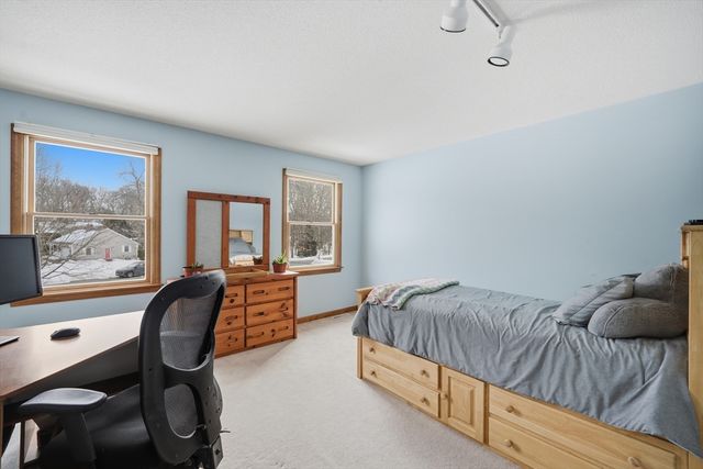 66 Penrose Dr, West Springfield, MA 01089