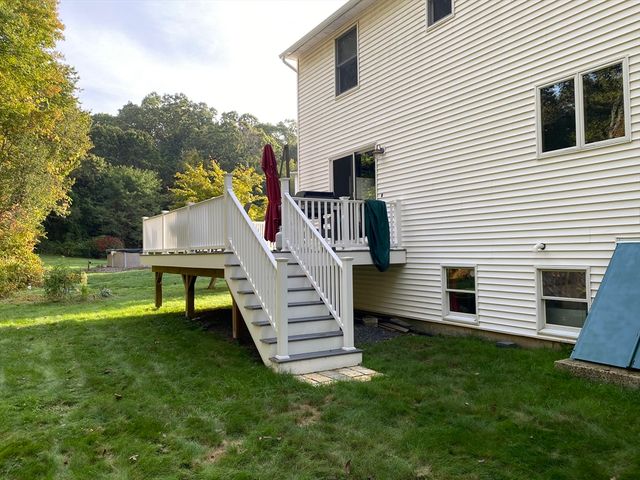 66 Penrose Dr, West Springfield, MA 01089