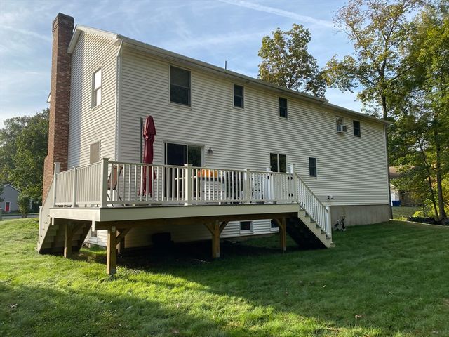 66 Penrose Dr, West Springfield, MA 01089