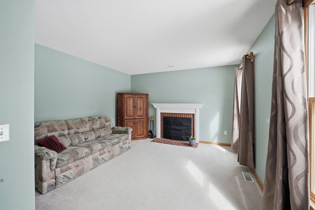 66 Penrose Dr, West Springfield, MA 01089