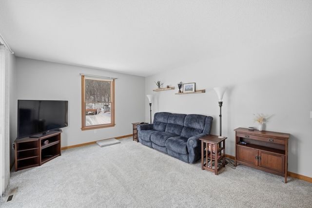 66 Penrose Dr, West Springfield, MA 01089