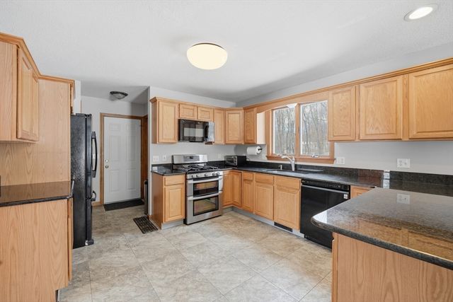 66 Penrose Dr, West Springfield, MA 01089