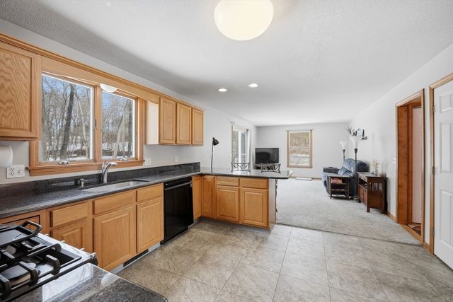 66 Penrose Dr, West Springfield, MA 01089