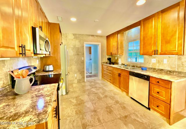 17221 NE 77TH Lane, Hawthorne, FL 32640