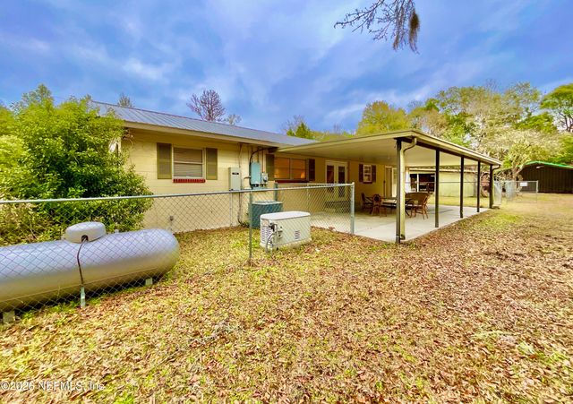 17221 NE 77TH Lane, Hawthorne, FL 32640