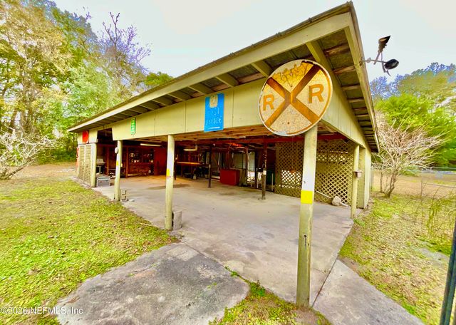 17221 NE 77TH Lane, Hawthorne, FL 32640