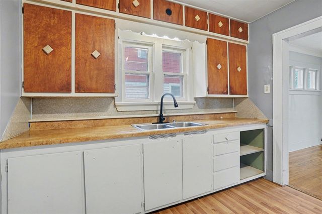 1177 Emerson Avenue, Muskegon, MI 49442