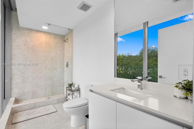 650 NE 32nd St BH4, Miami, FL 33137
