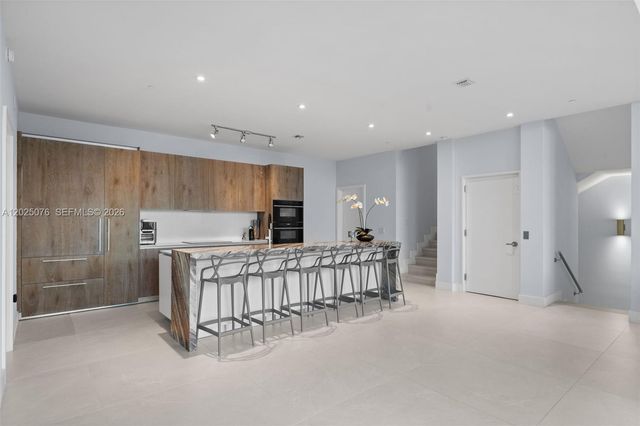650 NE 32nd St BH4, Miami, FL 33137