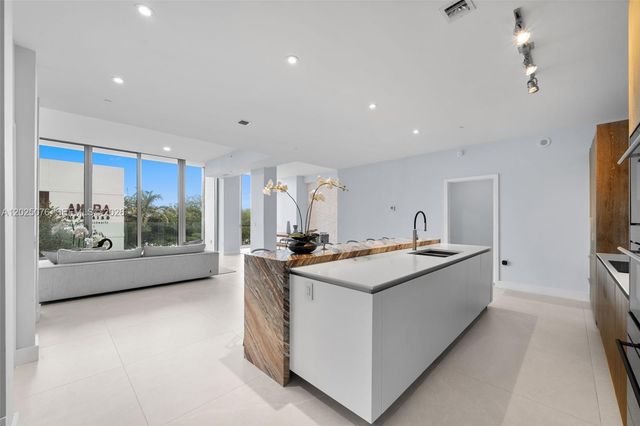 650 NE 32nd St BH4, Miami, FL 33137