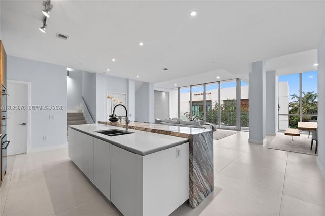 650 NE 32nd St BH4, Miami, FL 33137