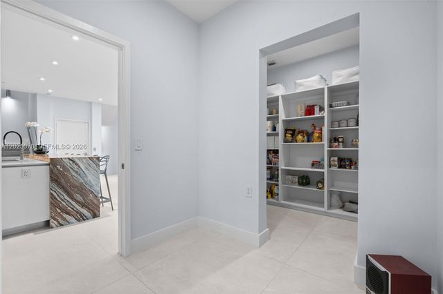 650 NE 32nd St BH4, Miami, FL 33137
