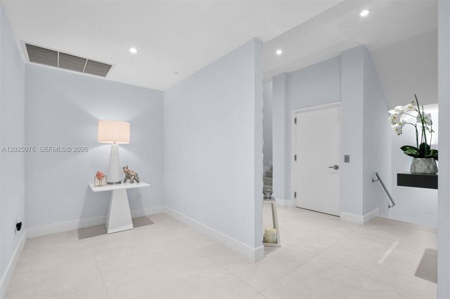 650 NE 32nd St BH4, Miami, FL 33137