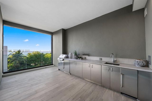 650 NE 32nd St BH4, Miami, FL 33137