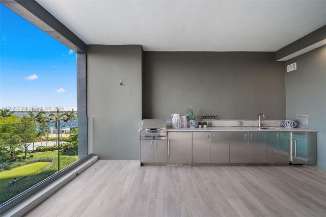 650 NE 32nd St BH4, Miami, FL 33137