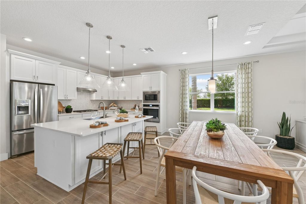 Image 3 of property listing at 2418 PARK RIDGE STREET, Apopka, FL 32712