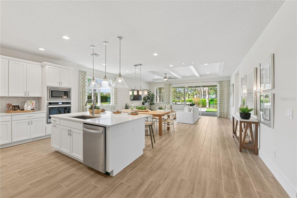 Image 4 of property listing at 2418 PARK RIDGE STREET, Apopka, FL 32712