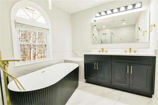 2388 Dakota SW Trail, Lilburn, GA 30047