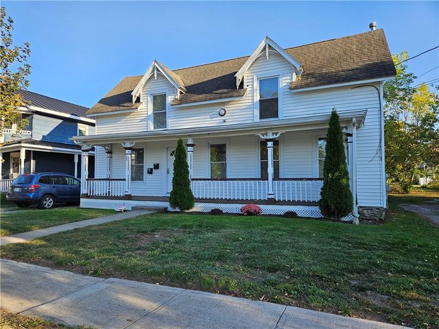 25 Saltonstall St, Canandaigua City, NY 14424