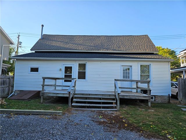 25 Saltonstall St, Canandaigua City, NY 14424