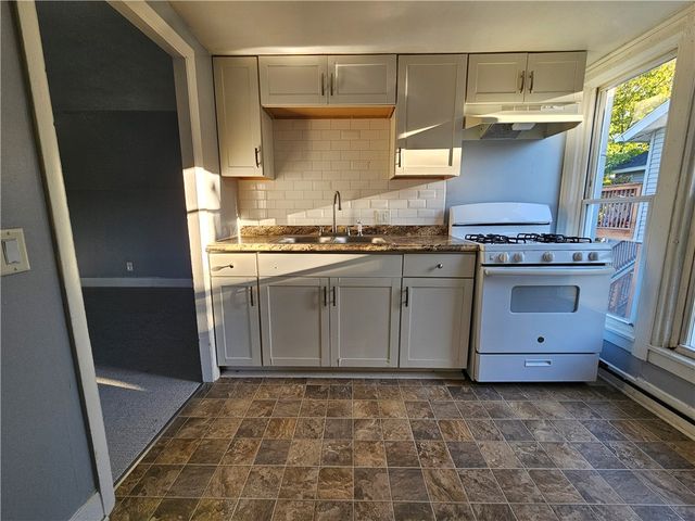 25 Saltonstall St, Canandaigua City, NY 14424