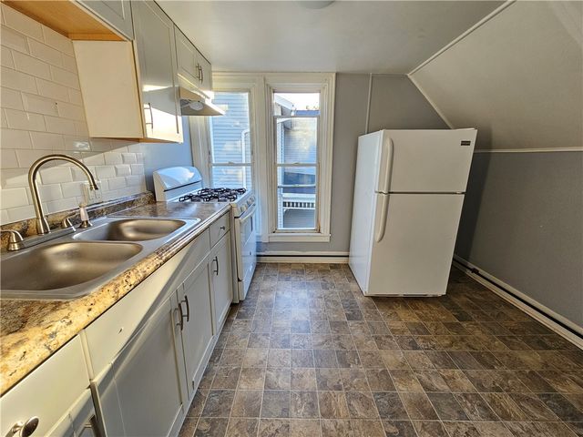 25 Saltonstall St, Canandaigua City, NY 14424