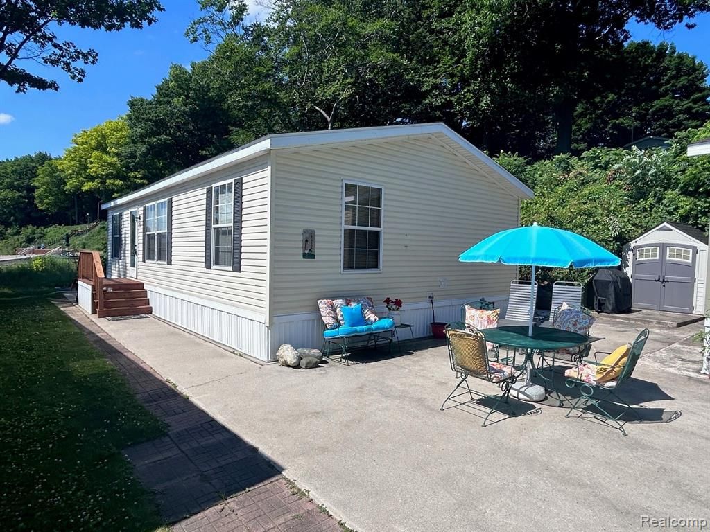 6103 Lakeshore Road 122, Lexington, MI 48450