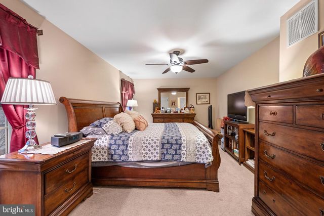 10 SOUTH AVE, Swedesboro, NJ 08085