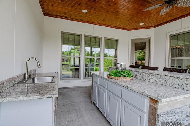 13115 Diversion Canal Rd, St Amant, LA 70774