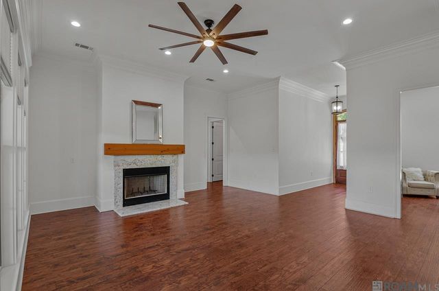 13115 Diversion Canal Rd, St Amant, LA 70774