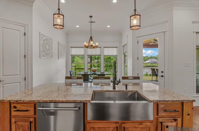 13115 Diversion Canal Rd, St Amant, LA 70774