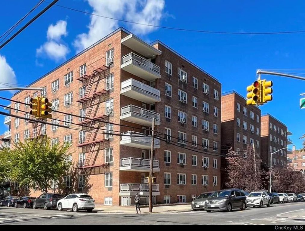 34-20 parsons Boulevard 4W, Flushing, NY 11354