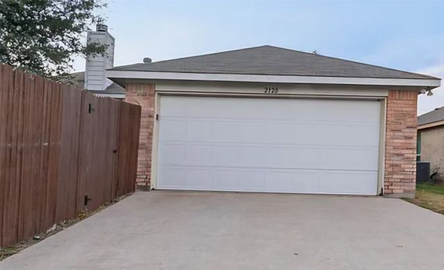 2120 Stonewood Drive, Lancaster, TX 75134