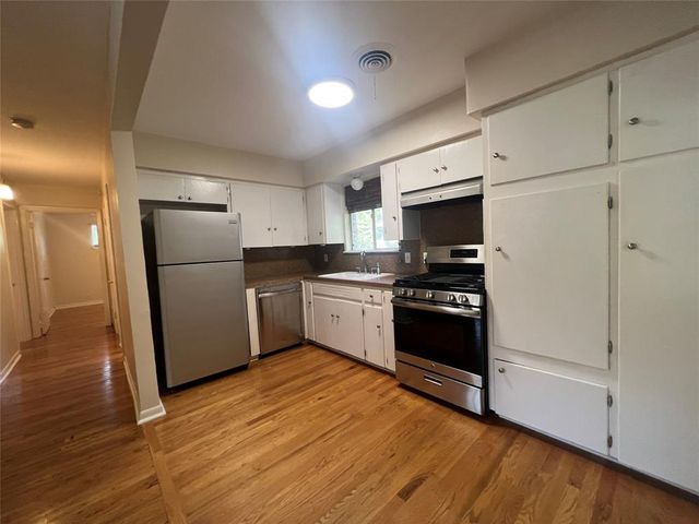 907 Possum Trot ST B, Austin, TX 78703