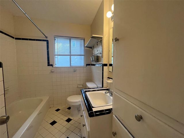 907 Possum Trot ST B, Austin, TX 78703