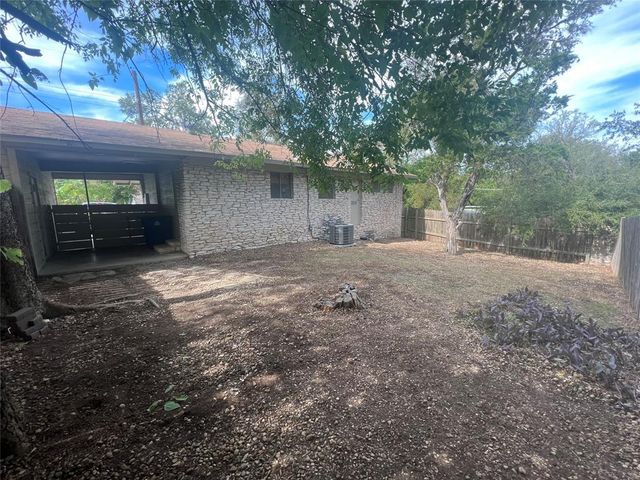 907 Possum Trot ST B, Austin, TX 78703