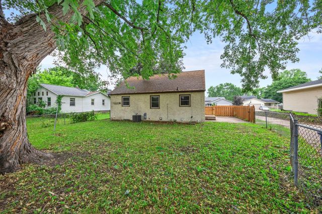 577 38th Avenue NE, Columbia Heights, MN 55421