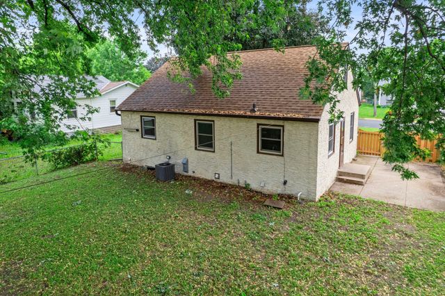 577 38th Avenue NE, Columbia Heights, MN 55421