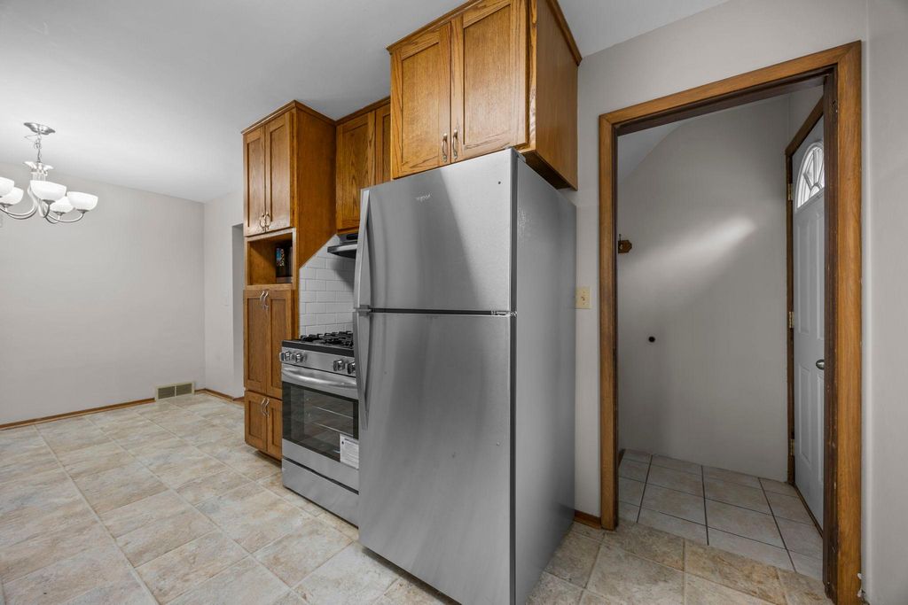 577 38th Avenue NE, Columbia Heights, MN 55421
