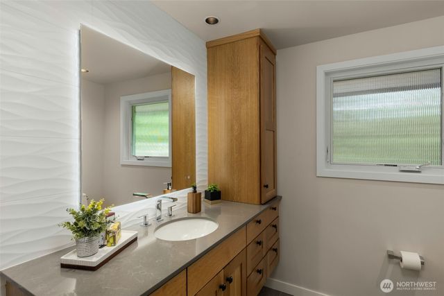 8805 SE 39th Street, Mercer Island, WA 98040